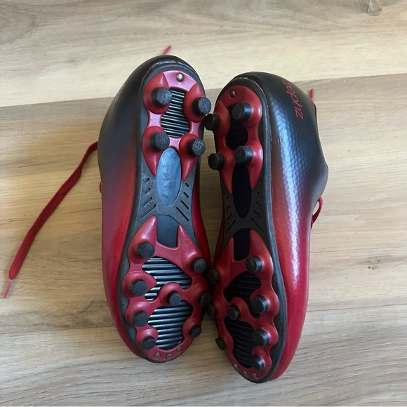 Zephyr Boys Red and Black Cleats size 5 EE wide - Picture 5 of 6